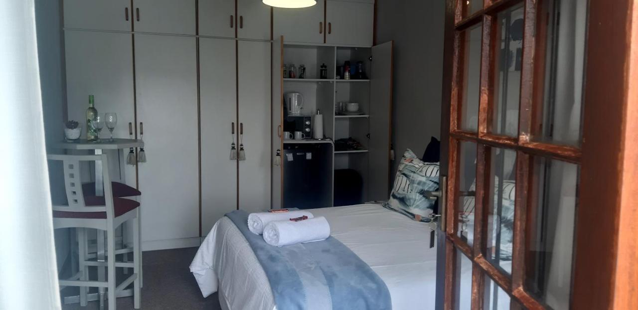 Shark Cove Little Cottage Kleinbaai Экстерьер фото