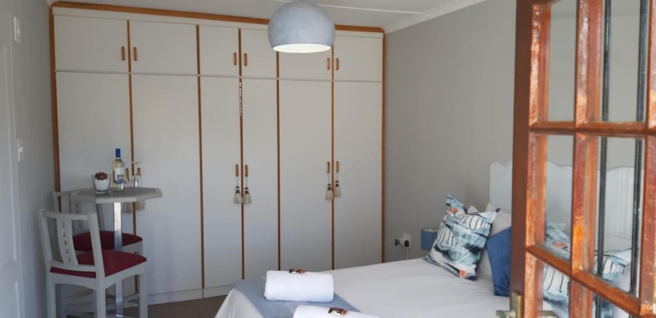 Shark Cove Little Cottage Kleinbaai Экстерьер фото